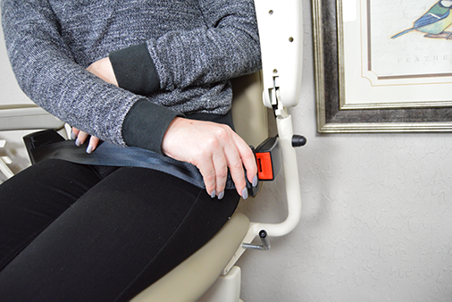 stair lift self retracting seat belt